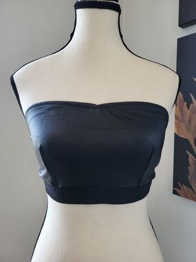 FREE💥 WITH 3/$30 BUNDLE💥 Strapless Black Bandeau Bralette